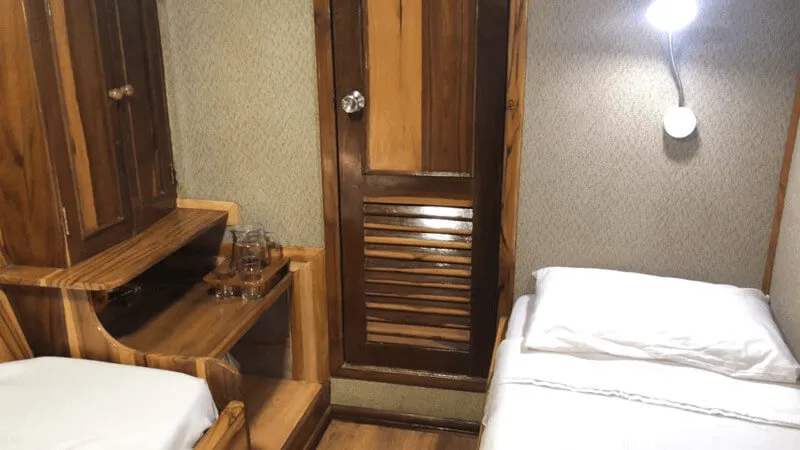 Lower deck — photo 30 of 53