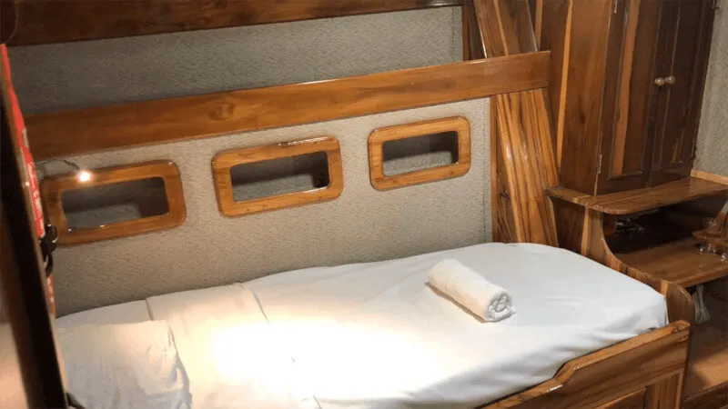 Lower deck — photo 28 of 53