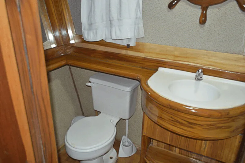 Lower deck — photo 25 of 53