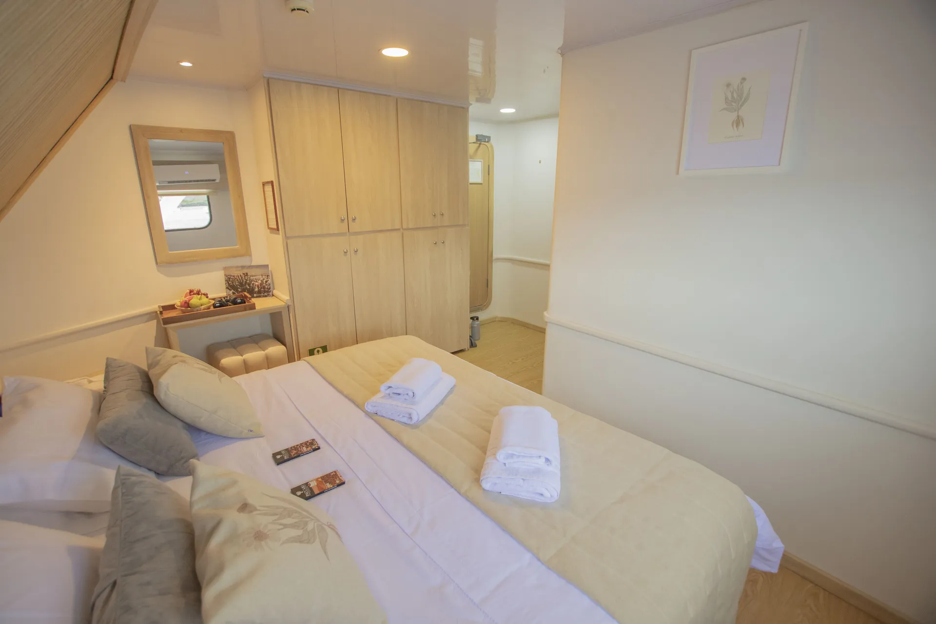 TWIN OCEAN VIEW (MAIN DECK) — photo 16 of 21