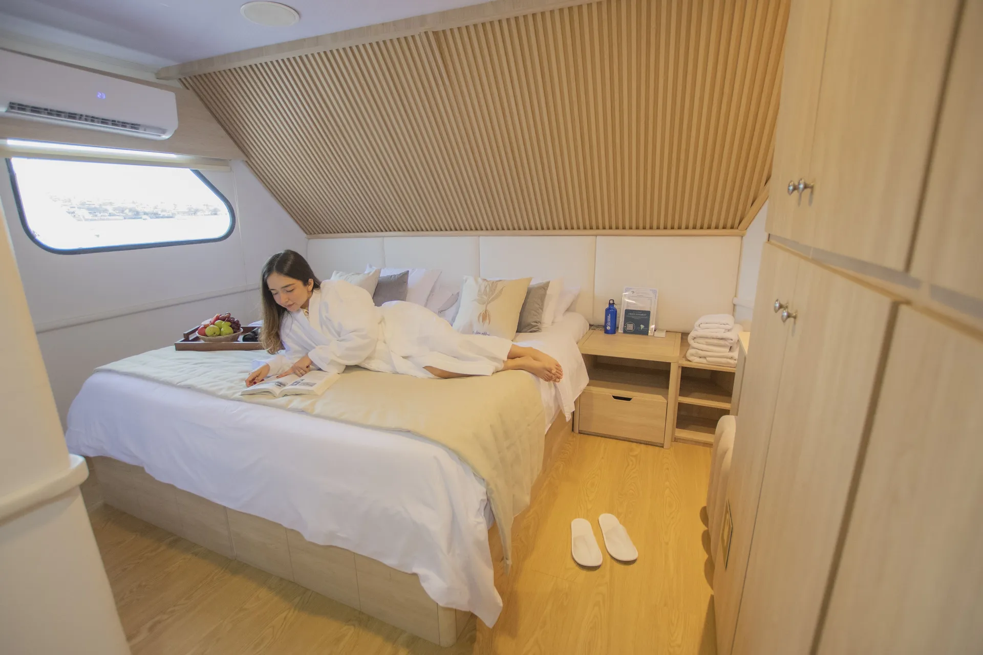 TWIN OCEAN VIEW (MAIN DECK) — photo 15 of 21