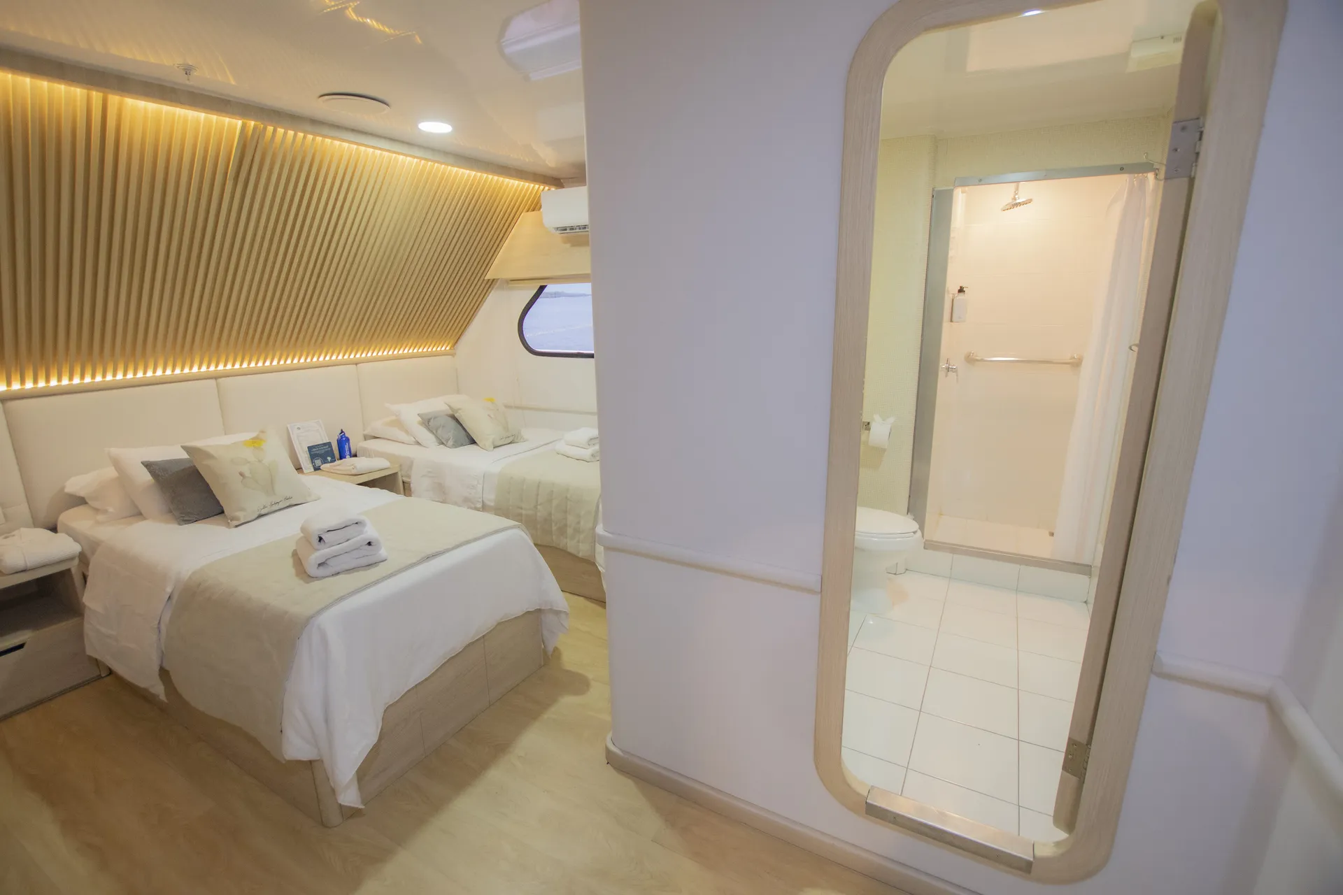 TWIN OCEAN VIEW (MAIN DECK) — photo 14 of 21