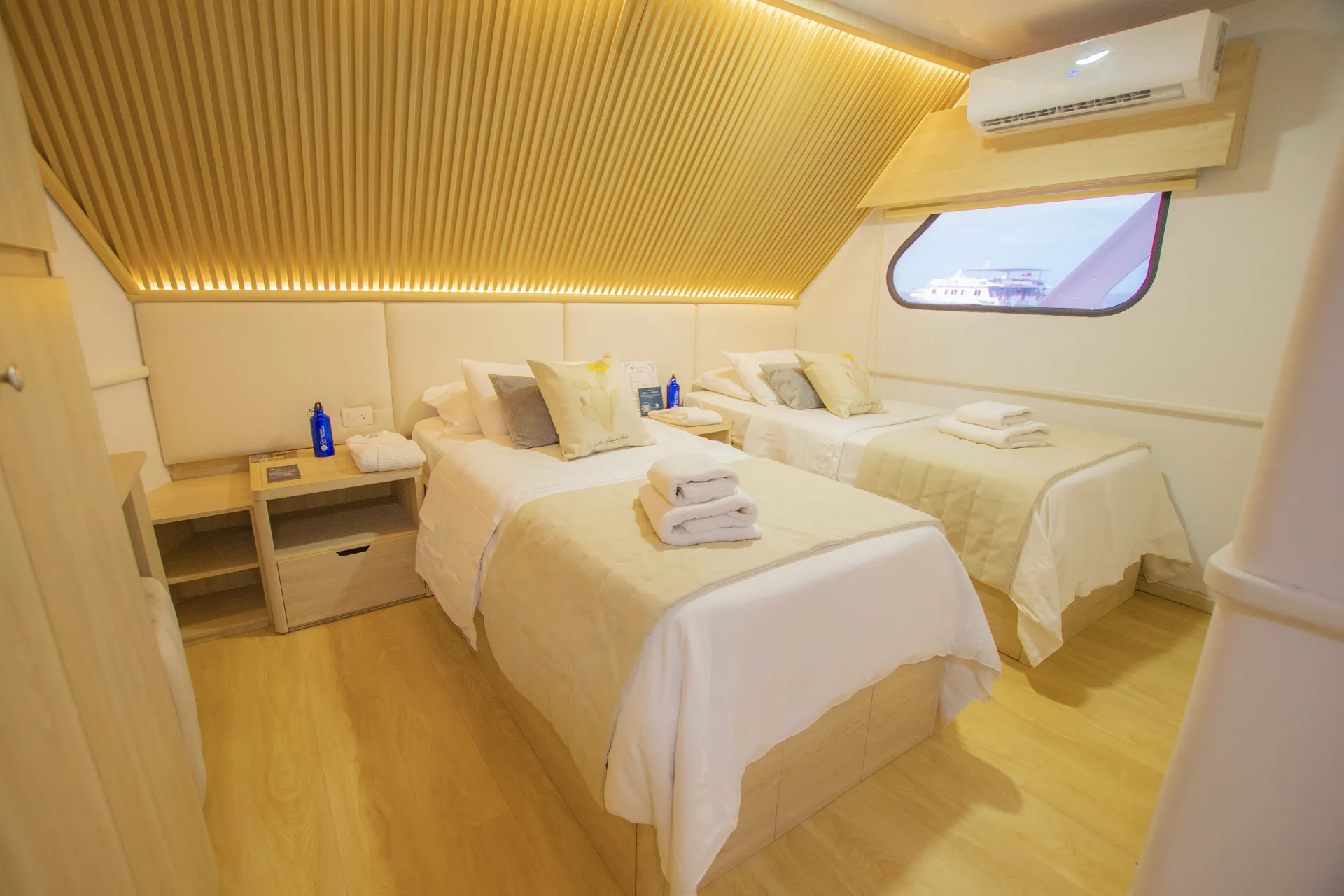 TWIN OCEAN VIEW (MAIN DECK) — photo 13 of 21