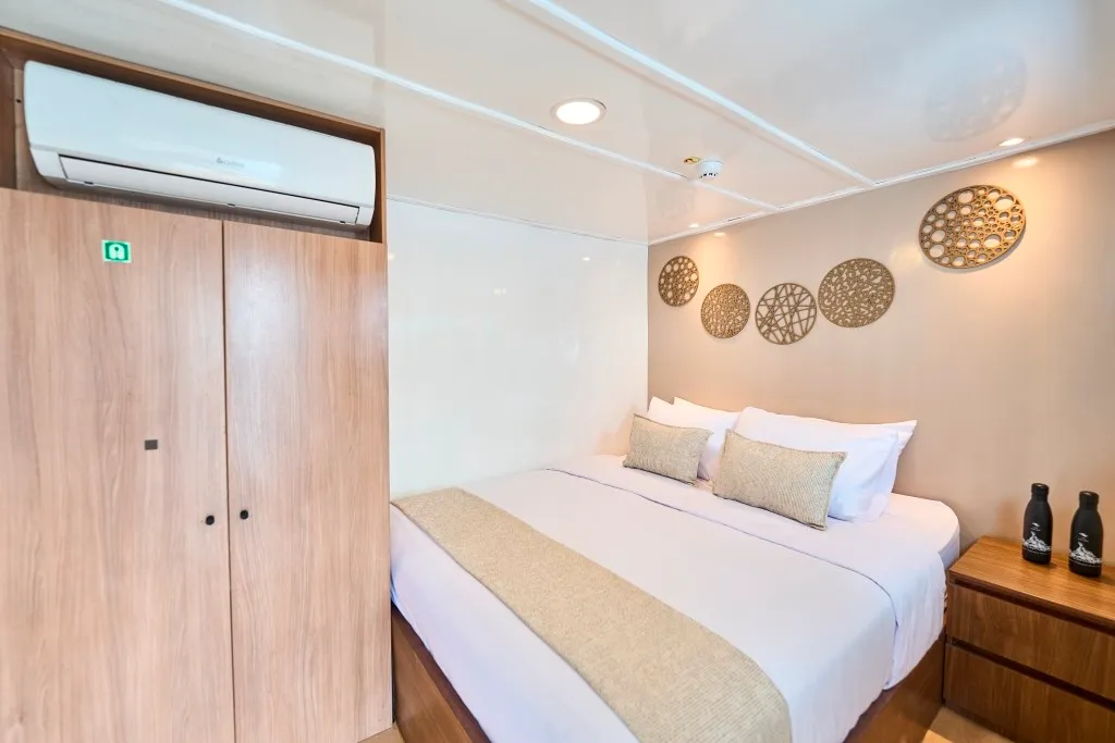 Matrimonial/Twin Cabin Upper Deck — photo 8 of 13