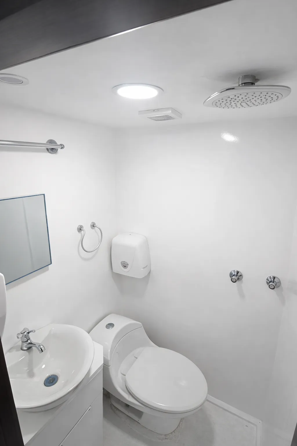 Individual cabin with shared bathroom without supplement (2) — photo 9 of 16